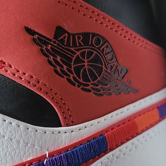 Air Jordan 1 Mid SE - Picture 14 of 15